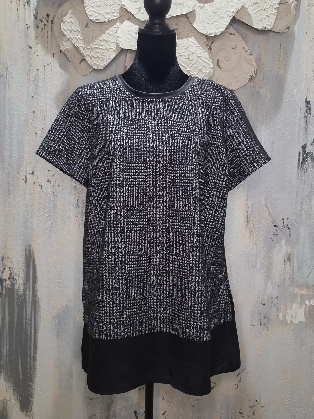 Anne Klein Black/white Textured Short Sleeve Top with Contrast Hem Size Large